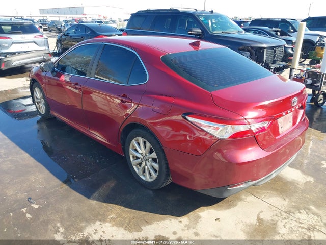 44254041 :رقم المزاد ، 4T1B11HK1KU714308 vin ، 2019 Toyota Camry Le مزاد بيع