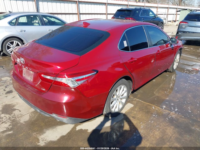 44254041 :رقم المزاد ، 4T1B11HK1KU714308 vin ، 2019 Toyota Camry Le مزاد بيع
