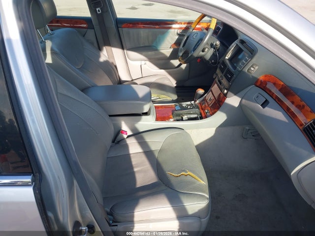 2005 LEXUS LS 430 JTHBN36F555004531 Photo 4