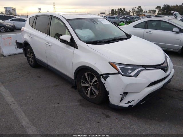 2018 TOYOTA RAV4 JTMWFREV8JJ182575