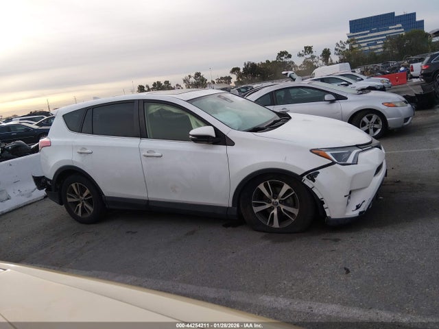 Toyota Rav4 Xle 2018 JTMWFREV8JJ182575 Image 13