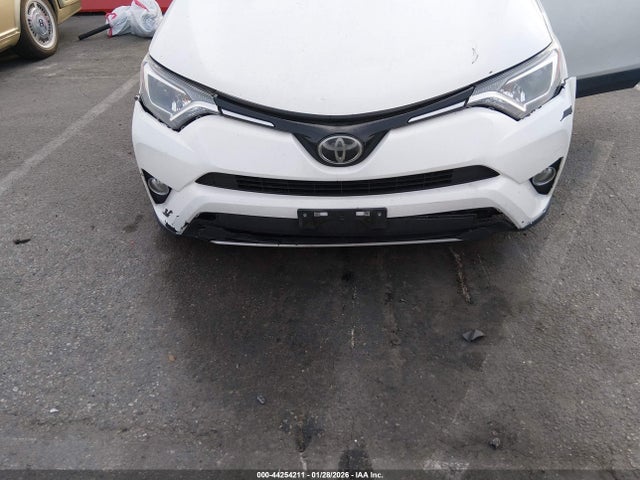 Toyota Rav4 Xle 2018 JTMWFREV8JJ182575 Image 17