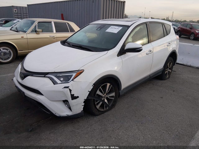 2018 TOYOTA RAV4 JTMWFREV8JJ182575 Photo 1