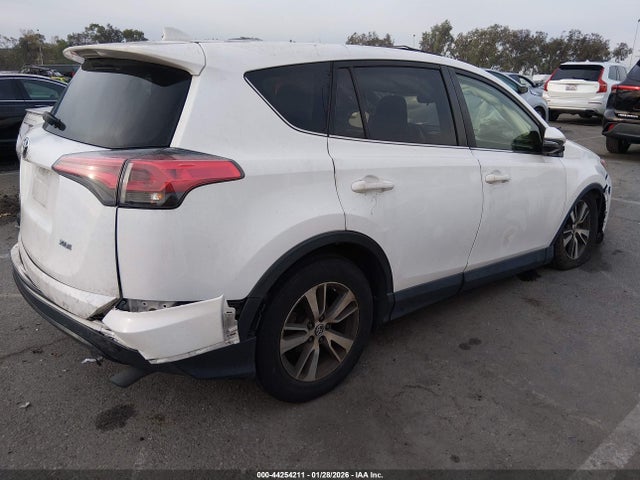 2018 TOYOTA RAV4 JTMWFREV8JJ182575 Photo 3