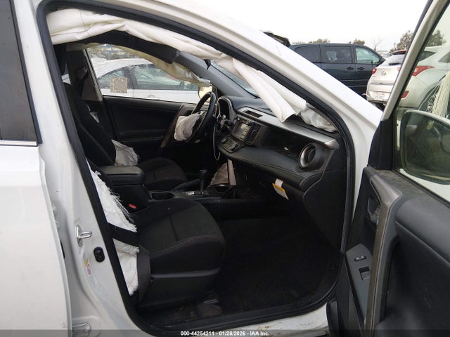 2018 TOYOTA RAV4 JTMWFREV8JJ182575 Photo 4