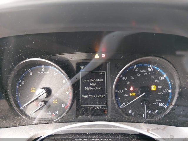 2018 TOYOTA RAV4 JTMWFREV8JJ182575 Photo 6