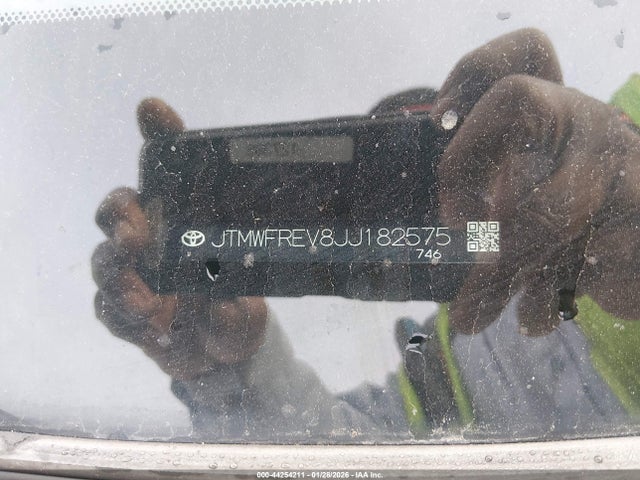 2018 TOYOTA RAV4 JTMWFREV8JJ182575 Photo 8