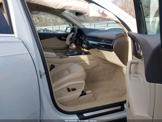 2019 AUDI Q7 WA1AAAF7XKD011136 Photo 4
