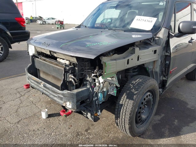 ZACCJBCBXJPH99011 Jeep Renegade Trailhawk 4x4