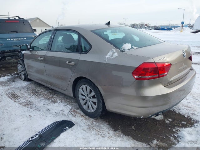 2015 Volkswagen Passat 1.8t Wolfsburg Edition მანქანა იყიდება აუქციონზე, vin: 1VWAT7A30FC006317, აუქციონის ნომერი: 44254598