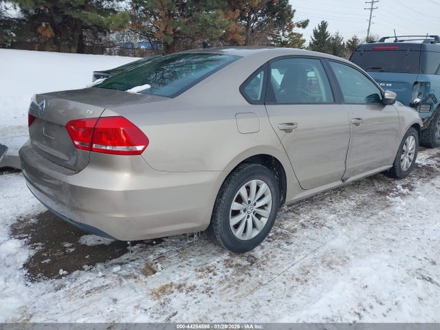 2015 Volkswagen Passat 1.8t Wolfsburg Edition მანქანა იყიდება აუქციონზე, vin: 1VWAT7A30FC006317, აუქციონის ნომერი: 44254598
