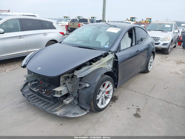 7SAYGDEF5PF863555 Tesla Model Y Performance Dual Motor All-wheel Drive