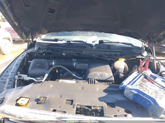 44254636 :رقم المزاد ، 1C6RR7GG5JS218537 vin ، 2018 Ram 1500 Big Horn  4x4 6'4 Box مزاد بيع