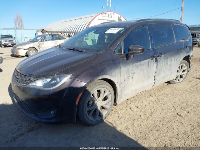2018 Chrysler Pacifica Touring L Plus მანქანა იყიდება აუქციონზე, vin: 2C4RC1EGXJR365352, აუქციონის ნომერი: 44254638