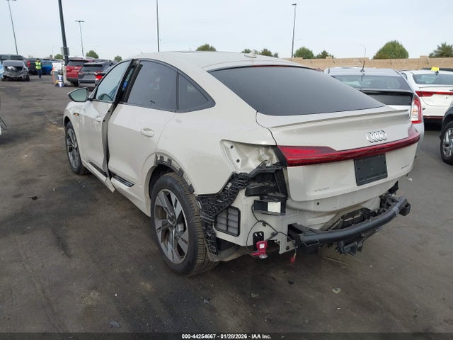 2022 AUDI E-TRON SPORTBACK WA11AAGE6NB007503 Photo 2