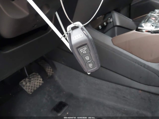 2025 AUDI Q6 E-TRON WA172BGF9SA028756 Photo 10