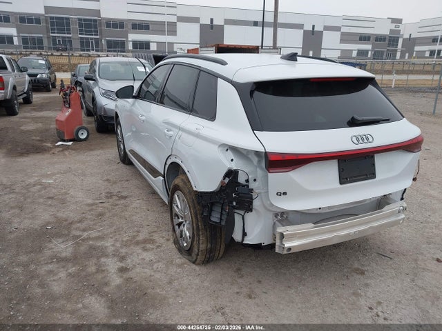 2025 AUDI Q6 E-TRON WA172BGF9SA028756 Photo 2
