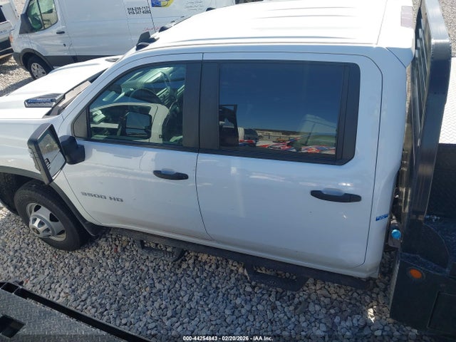 44254843 :رقم المزاد ، 1GB4YSEY0NF334302 vin ، 2022 Chevrolet Silverado 3500hd Chassis Work Truck مزاد بيع