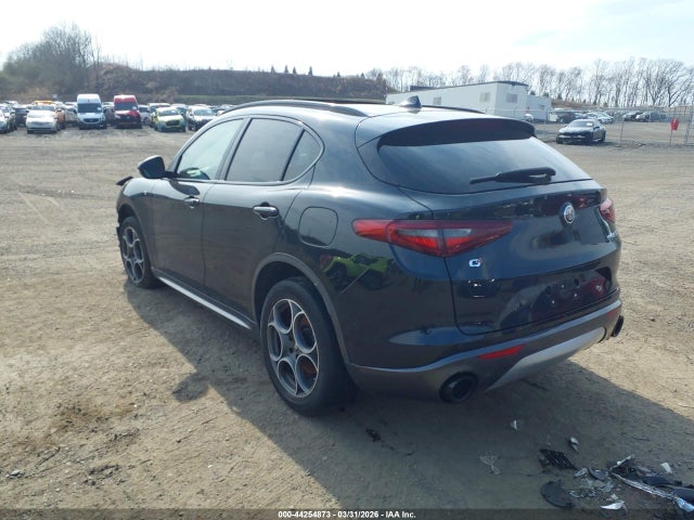 2023 ALFA ROMEO STELVIO ZASPAKBN4P7D57061 Photo 2