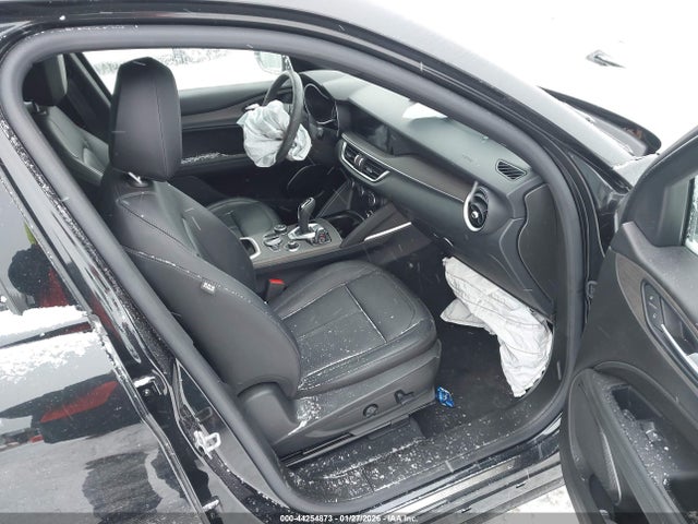 2023 ALFA ROMEO STELVIO ZASPAKBN4P7D57061 Photo 4