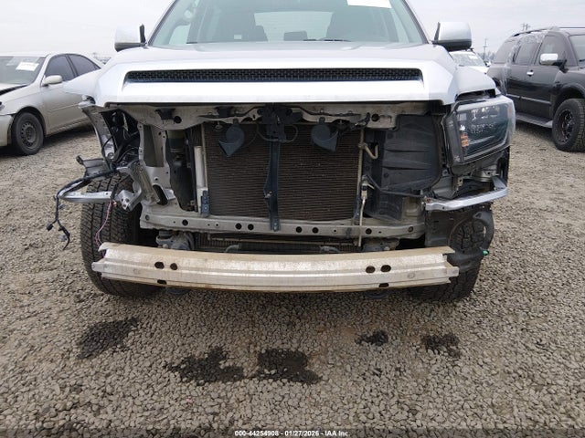 5TFHY5F18MX031938 Toyota Tundra Limited