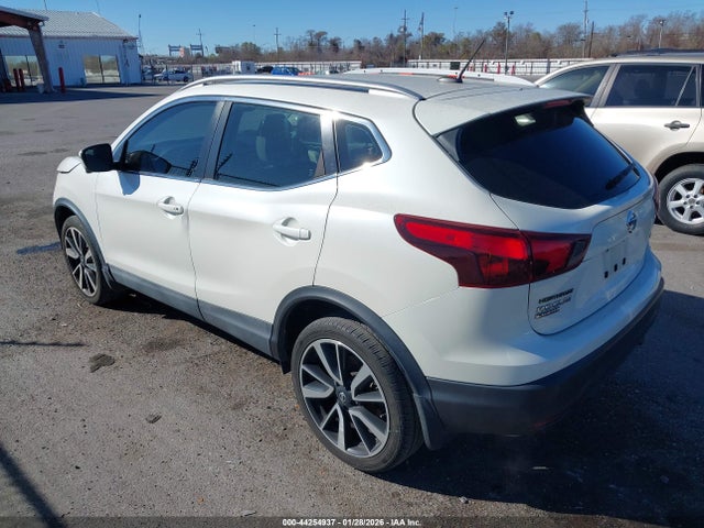 JN1BJ1CP8JW104533 Nissan Rogue Sport Sl