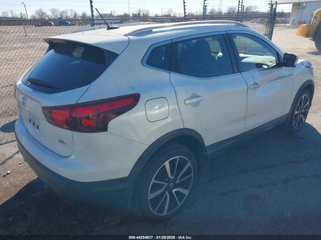 JN1BJ1CP8JW104533 Nissan Rogue Sport Sl