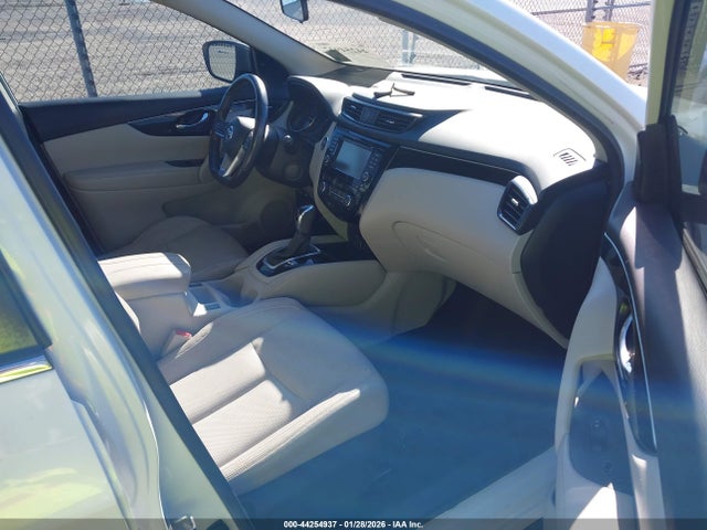 JN1BJ1CP8JW104533 Nissan Rogue Sport Sl