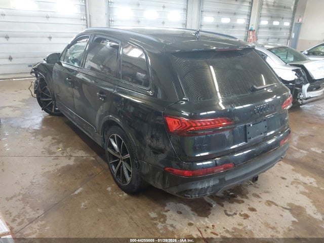 2022 AUDI Q7 WA1VXBF72ND007804 Photo 2