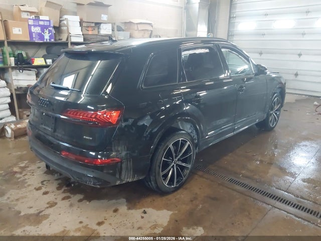 2022 AUDI Q7 WA1VXBF72ND007804 Photo 3