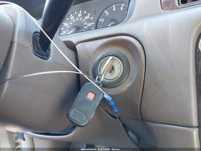 2001 TOYOTA CAMRY JT2BF22K710330536 Photo 10