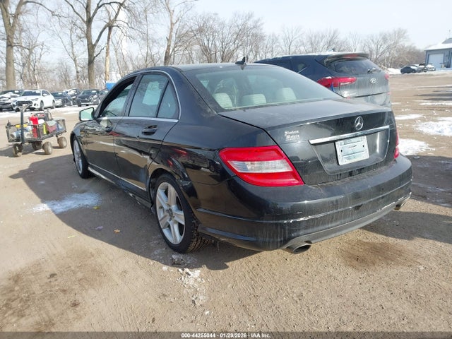 2010 MERCEDES-BENZ C-CLASS WDDGF8BBXAF435199 Photo 2