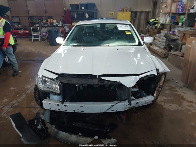2017 Chrysler 300 Limited Awd მანქანა იყიდება აუქციონზე, vin: 2C3CCARG9HH541876, აუქციონის ნომერი: 44255060