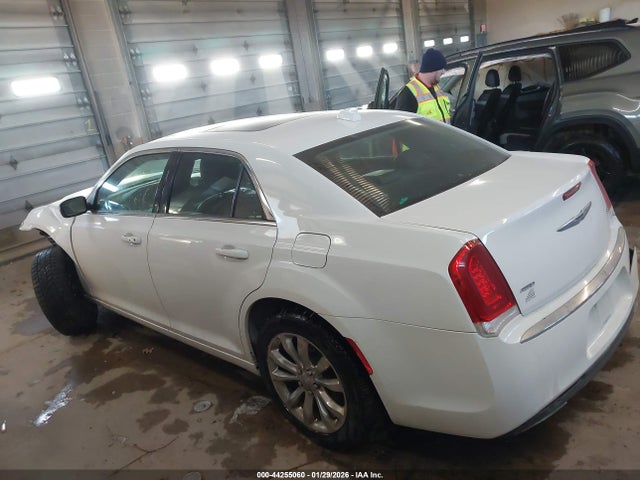 2017 Chrysler 300 Limited Awd მანქანა იყიდება აუქციონზე, vin: 2C3CCARG9HH541876, აუქციონის ნომერი: 44255060