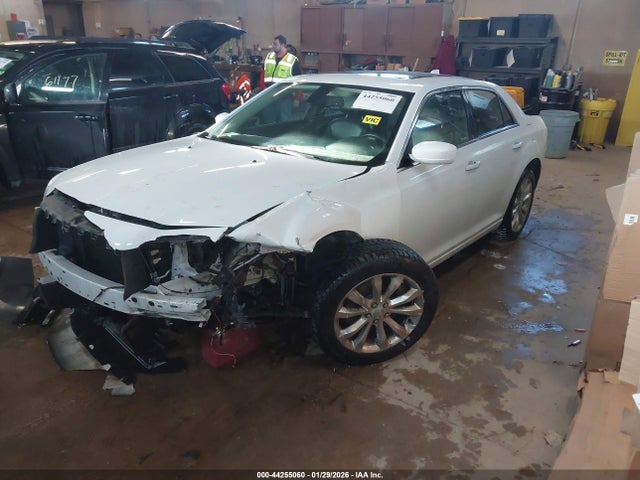 2017 Chrysler 300 Limited Awd მანქანა იყიდება აუქციონზე, vin: 2C3CCARG9HH541876, აუქციონის ნომერი: 44255060
