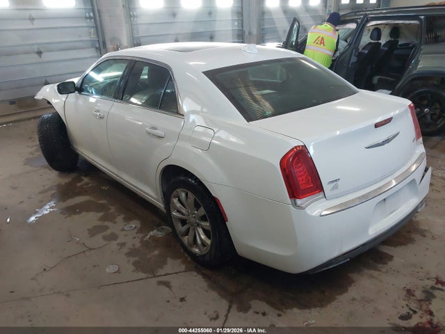 2017 Chrysler 300 Limited Awd მანქანა იყიდება აუქციონზე, vin: 2C3CCARG9HH541876, აუქციონის ნომერი: 44255060