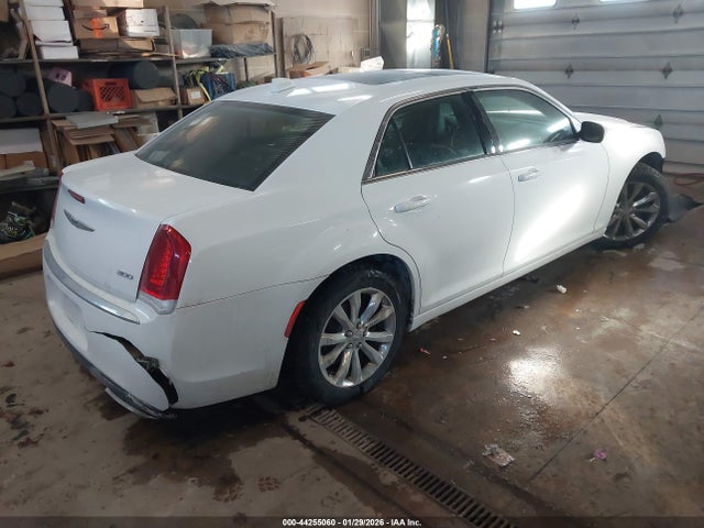 2017 Chrysler 300 Limited Awd მანქანა იყიდება აუქციონზე, vin: 2C3CCARG9HH541876, აუქციონის ნომერი: 44255060