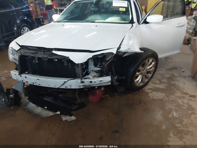2017 Chrysler 300 Limited Awd მანქანა იყიდება აუქციონზე, vin: 2C3CCARG9HH541876, აუქციონის ნომერი: 44255060
