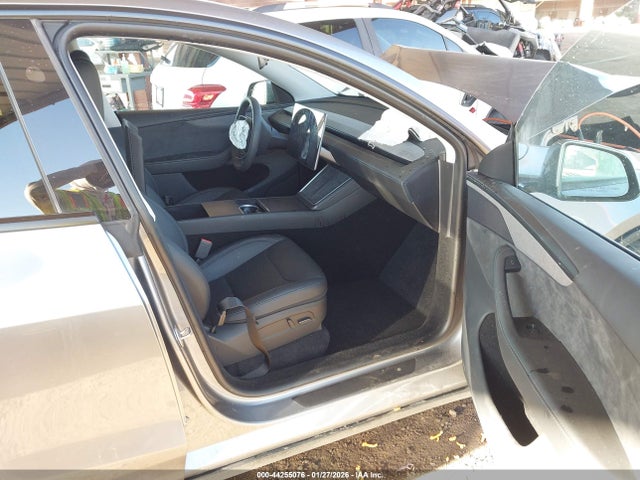 2026 TESLA MODEL Y 7SAYGDEDXTA463657 Photo 4