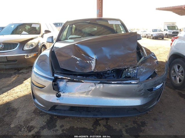 2026 TESLA MODEL Y 7SAYGDEDXTA463657 Photo 5