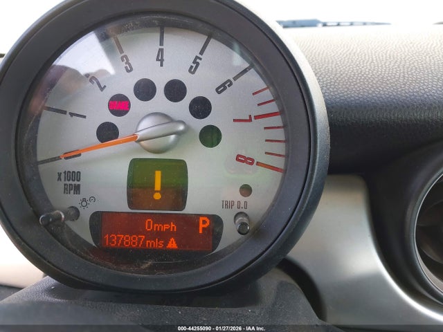 2011 MINI COOPER CLUBMAN WMWZF3C57BTY00470 Photo 6