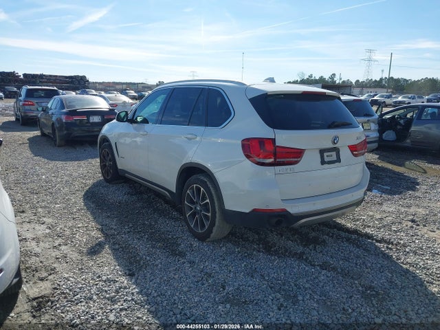 2017 BMW X5 5UXKR2C38H0U24813 Photo 2