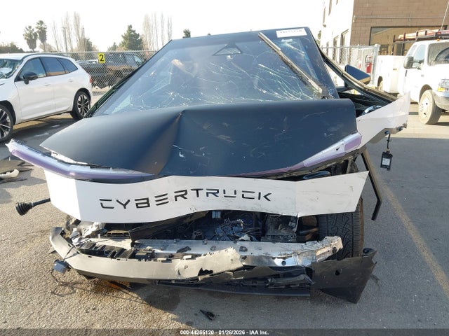 Tesla Cybertruck 2025 7G2CEHED3SA067943 Image 12