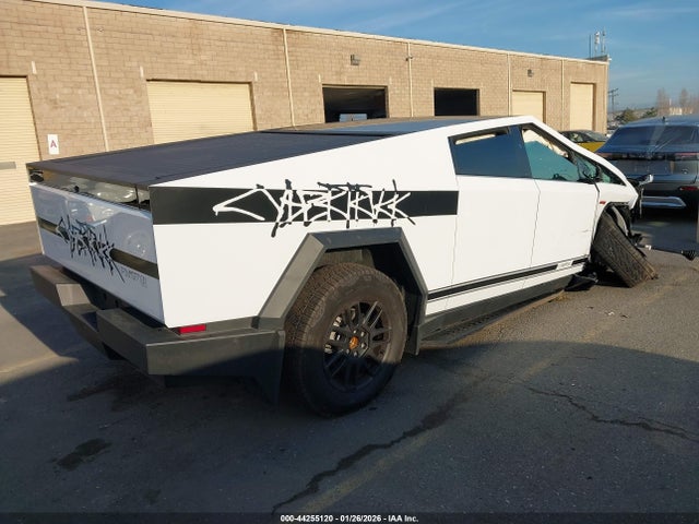 Tesla Cybertruck 2025 7G2CEHED3SA067943 Image 4