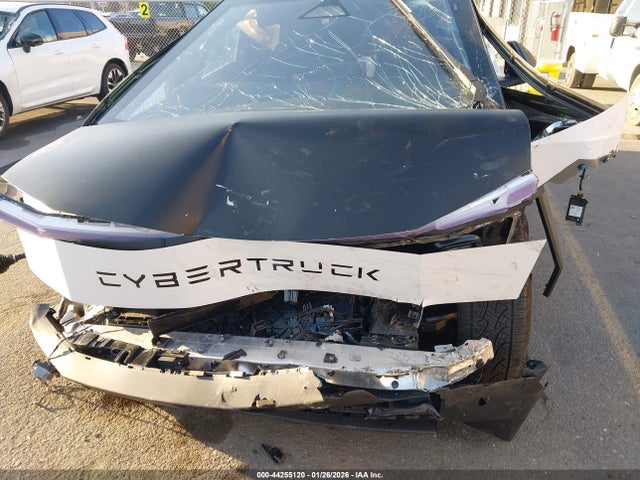 Tesla Cybertruck 2025 7G2CEHED3SA067943 Image 6