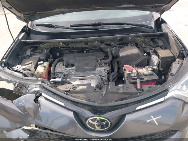 JTMZFREV4JJ749247 Toyota RAV4 LE