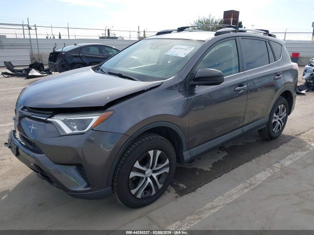 JTMZFREV4JJ749247 Toyota RAV4 LE