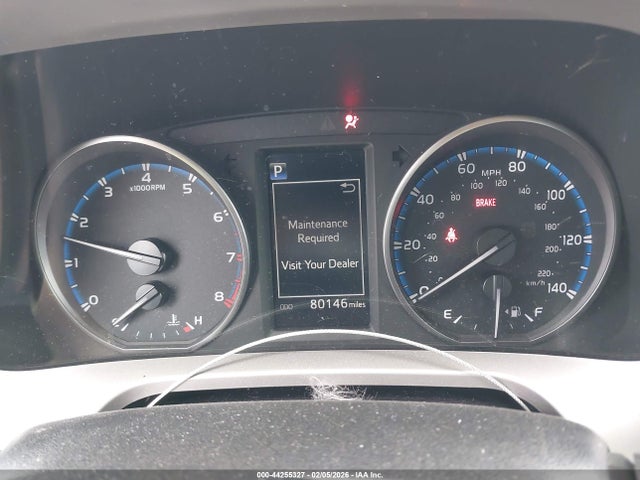 JTMZFREV4JJ749247 Toyota RAV4 LE