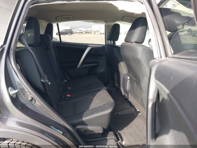 JTMZFREV4JJ749247 Toyota RAV4 LE