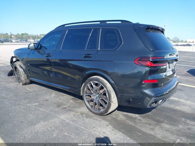 2025 BMW X7 5UX33EM07S9W85459 Photo 2